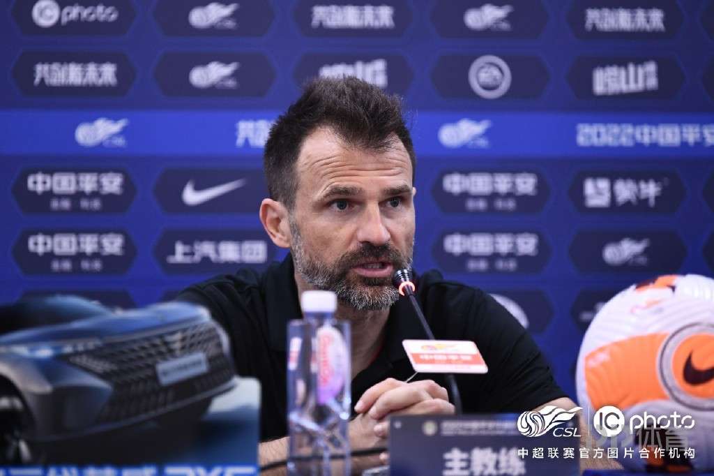  今晚突围战来临，武汉三镇围绕德甲内部沟通，媒体盛赞，团队化学反应显著